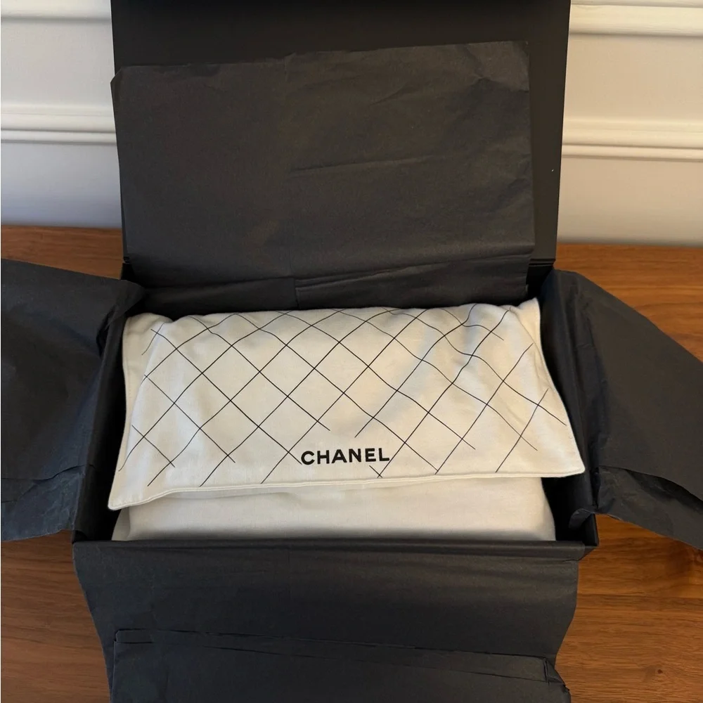 CHANEL classic medium